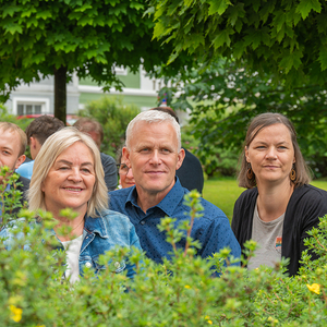 Frühschoppen im Pfarrgarten