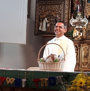 Die Pfarrbevölkerung feierte mit Pfarrer Thomas seinen 50. Geburtstag