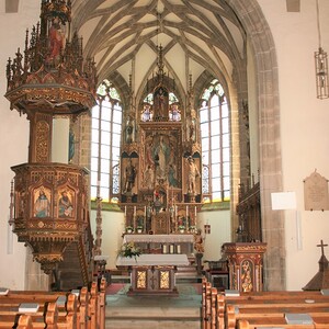 Virtuelle Kirchenführung / Pfarrarchiv Hirschbach Gang zum Altarraum
