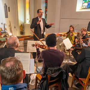 Festgottesdienst, musikalische Umrahmung durch Kirchenchor und Orchester, Leitung Klaus Gruber