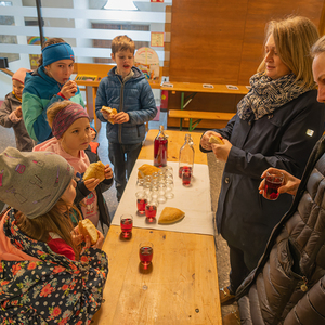 Am Nachmittag des Gründonnerstags fand eine Abendmahlfeier für Kinder in der Pfarrkirche statt.
