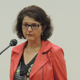 Welt-der-Frau-Chefredakteurin Christine Haiden beim Vortrag des Katholischen Bidlungwerkes in Eferding zu Bertha von Suttners Roman 'Die Waffen nieder!' © Max Neundlinger